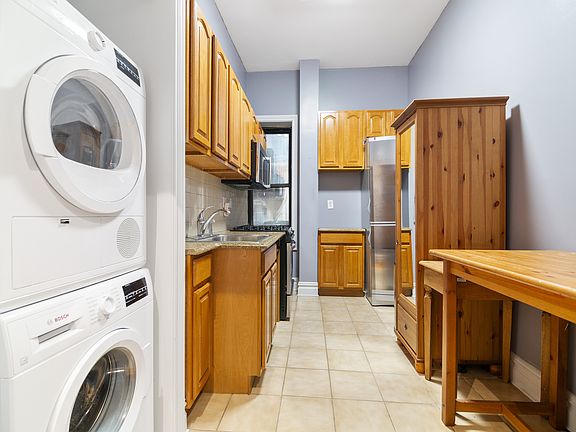 3rd image of 200 W 109th St APT 2