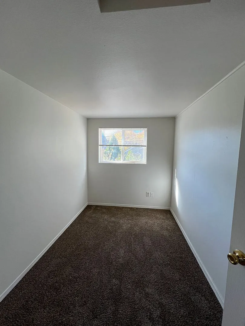 809 S 16th Ave - Yakima WA — Photo 4