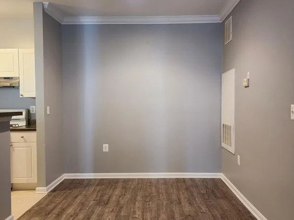 11355 Aristotle Dr APT 311, Fairfax, VA 22030