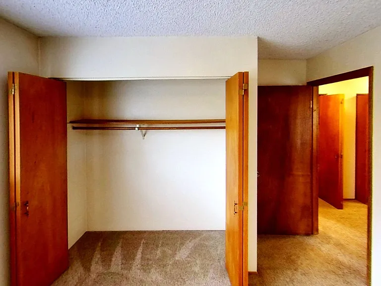 2100 Eldridge Ave — Photo 9