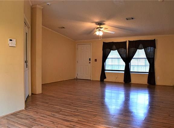 3rd image of 986 Wedgewood Dr