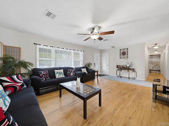 4th image of 208 Church Dr
