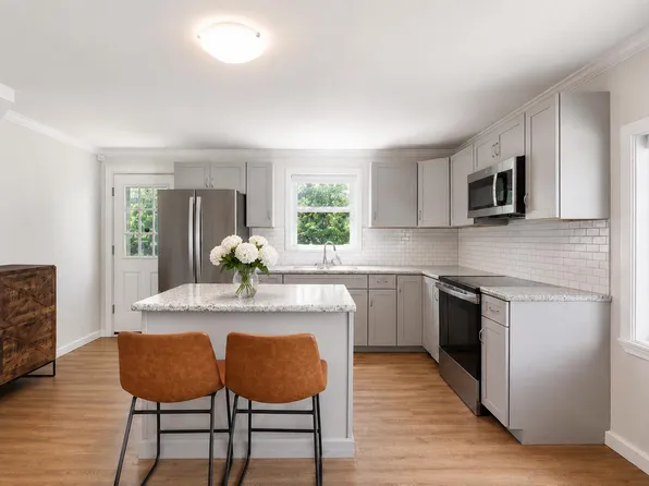 31 Dill Street, Lewiston, ME 04240