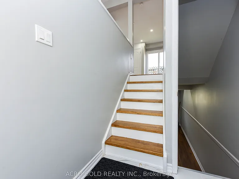19 Hoskins Sq — Photo 50
