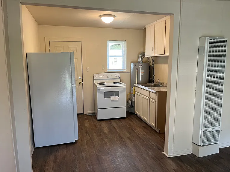 694 Hickory St — Photo 11