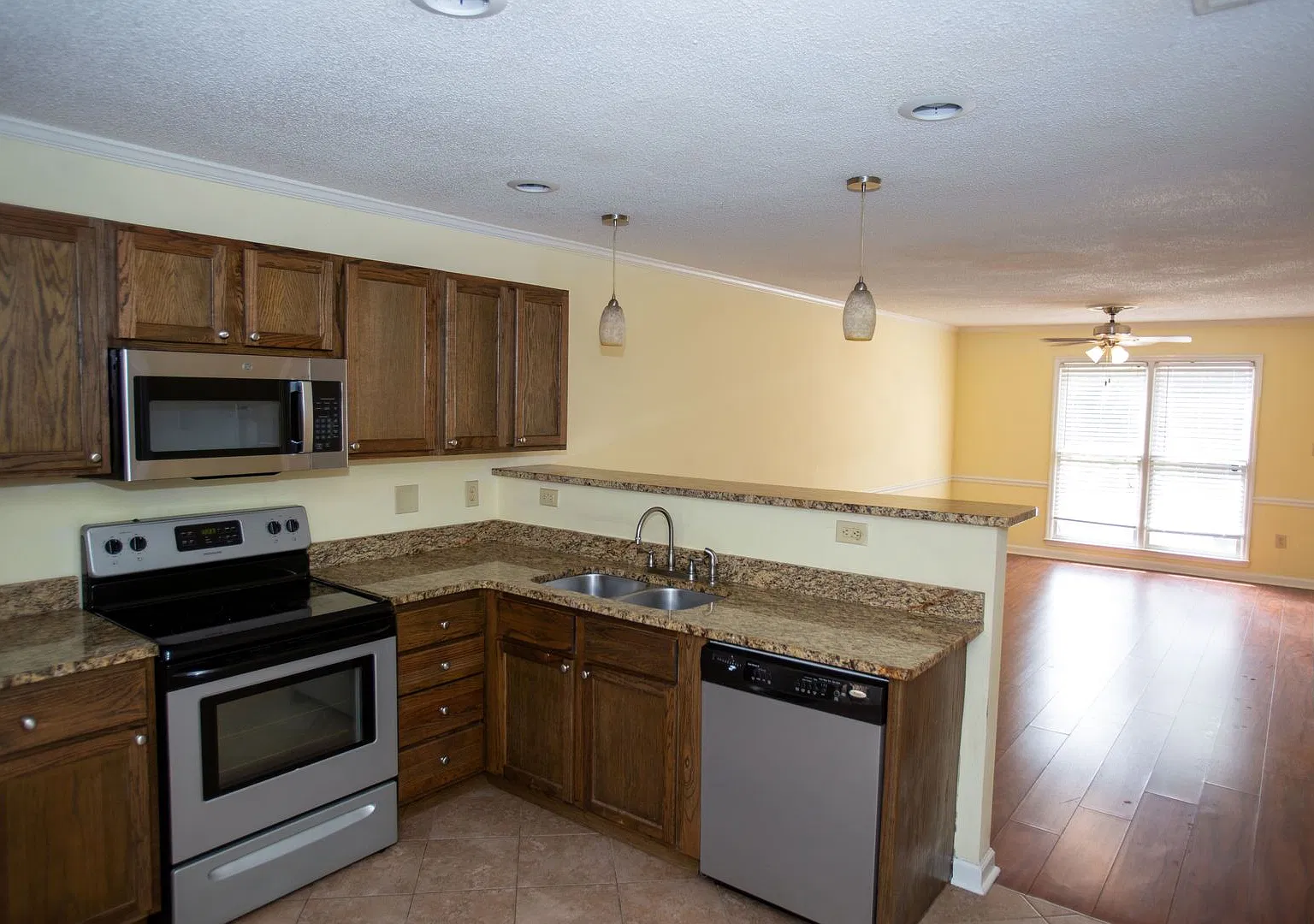 2 Bedroom Apartments/Townhomes in Five Points! — Photo 2