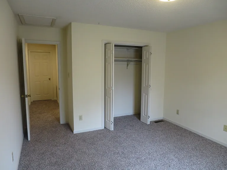 441 Eagle Brook Dr — Photo 17
