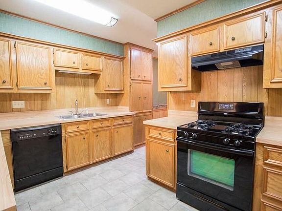 5th image of 219 Northwood Blvd