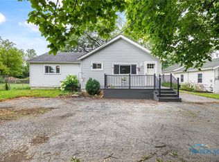 28741 Tracy Rd, Walbridge, OH 43465