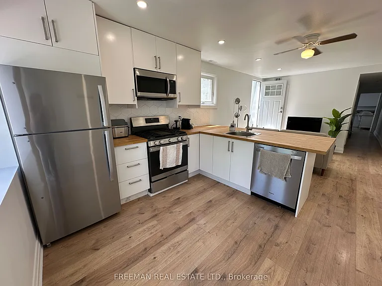 3449 Yonge St #2 — Photo 1