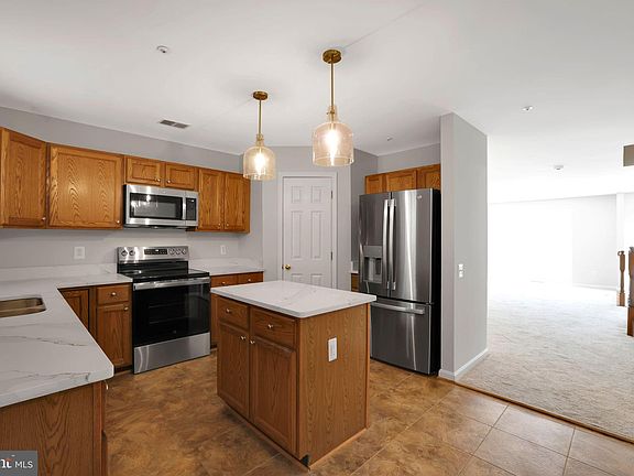 3rd image of 176 Pinecove Ave