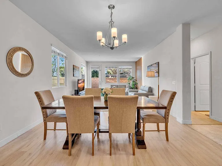 630 W Woodcrest St — Photo 48