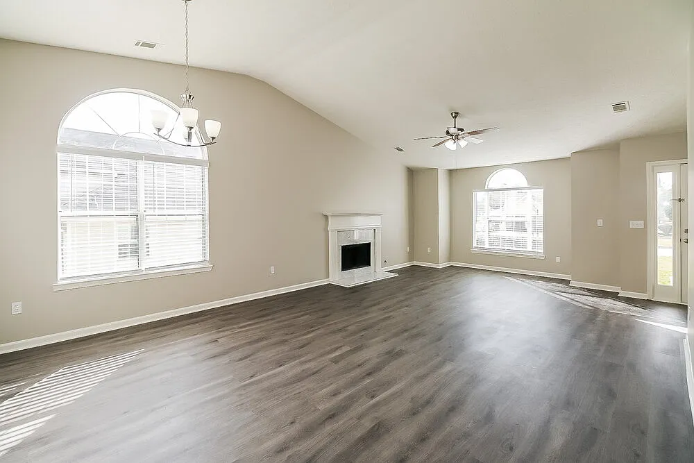 3 bed, 2.0 bath, 1468 sqft, $2,580 — Photo 4