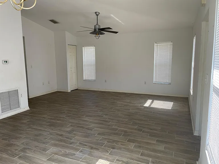 4230 Arcadia Ave — Photo 6