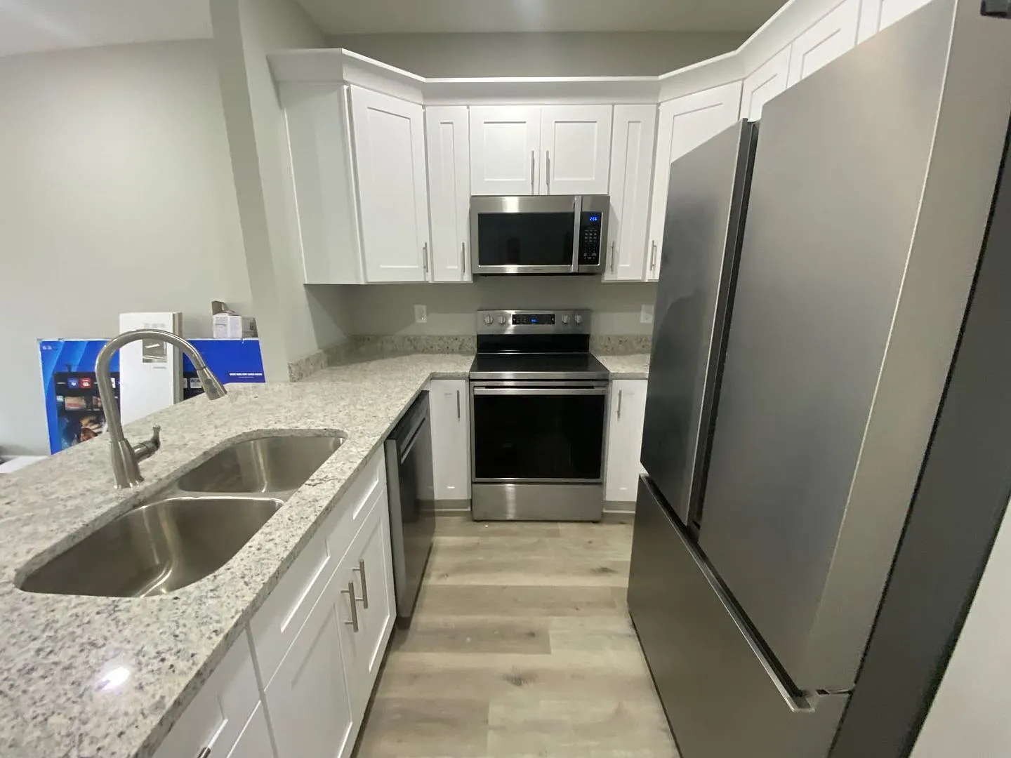 Pre-Leasing Unit A For Early August 2027 Move In! 3 Bed/ 3.5 Bath. — Photo 3