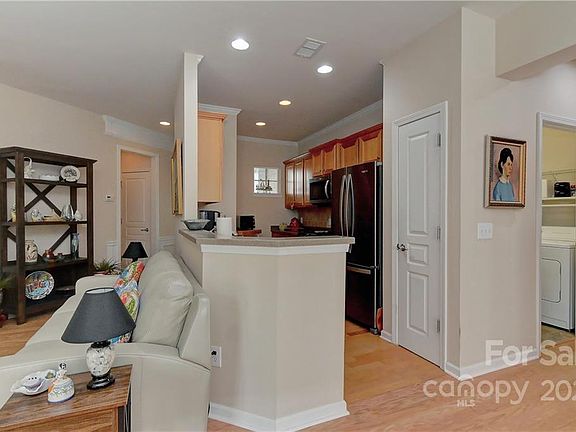 5th image of 33124 Tanager Ct
