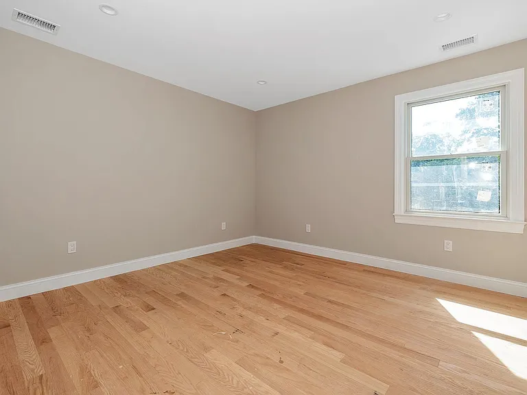 58 Marion Dr — Photo 15