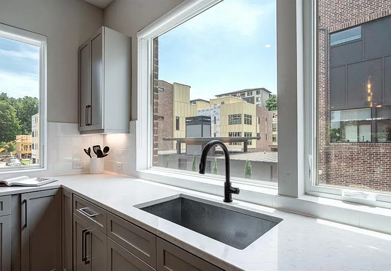 1227 Chelsea Cir NW — Photo 47