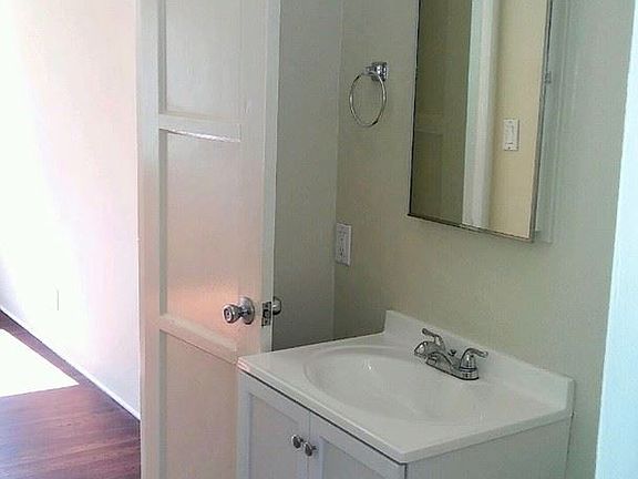 3rd image of 2439 Oak St APT B