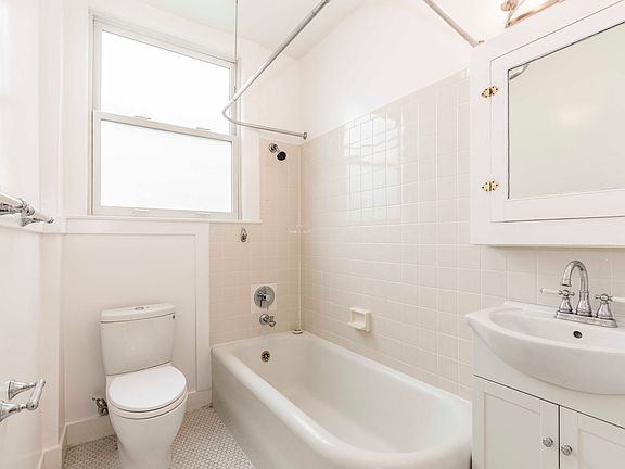 3rd image of 2901 Buchanan St APT 6