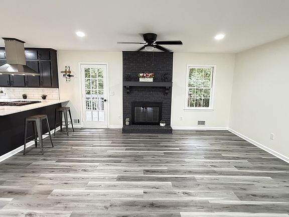 5th image of 5698 Crestwood Dr