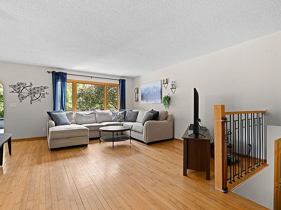 3rd image of 10359 Huntington Dr