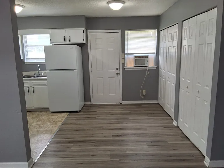 205 Diecks Dr — Photo 5