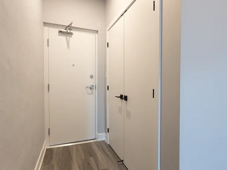404 Elgin St — Photo 23