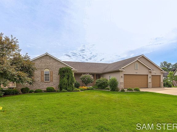 2-web-or-mls-3685 Kinnrow Ct, Walker-2