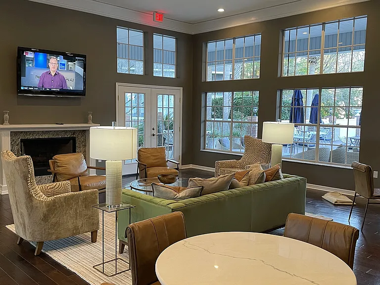 Huntington Lakes Apartments — Photo 9