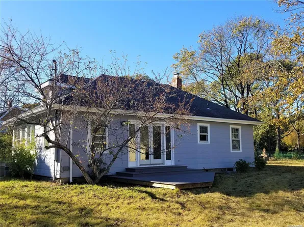 45 Fanning Avenue, Hampton Bays, NY 11946