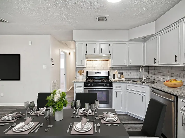 308 Lawrence St #A — Photo 9