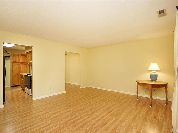 5th image of 417 Julie Ct