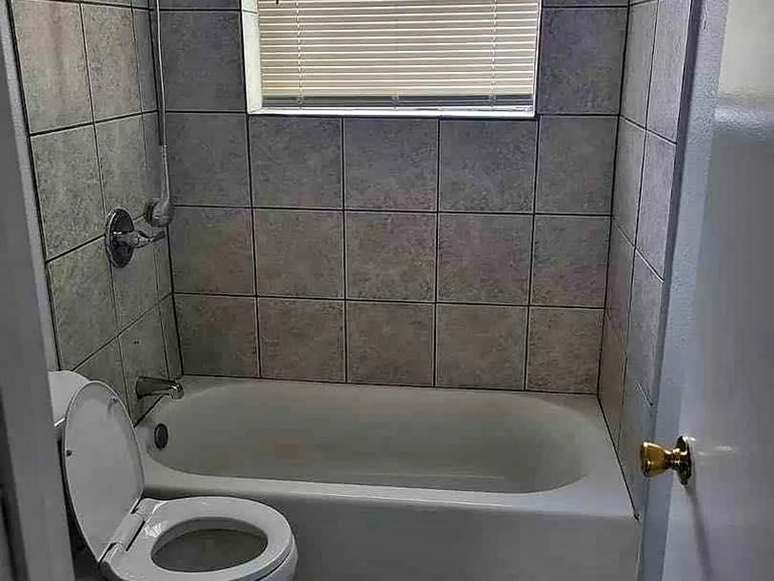 1584 W. 31st St — Photo 2