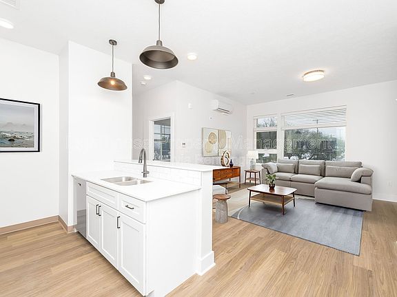 4th image of 640 Eastern Ave SE #3D
