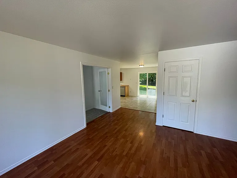 2415 Forest Park Ln — Photo 3