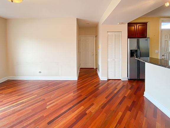 4th image of 3335 W Belle Plaine Ave APT 3B
