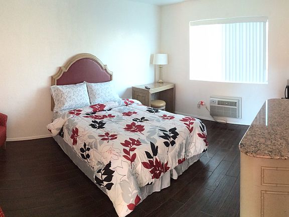 3rd image of 464 Lee Ave