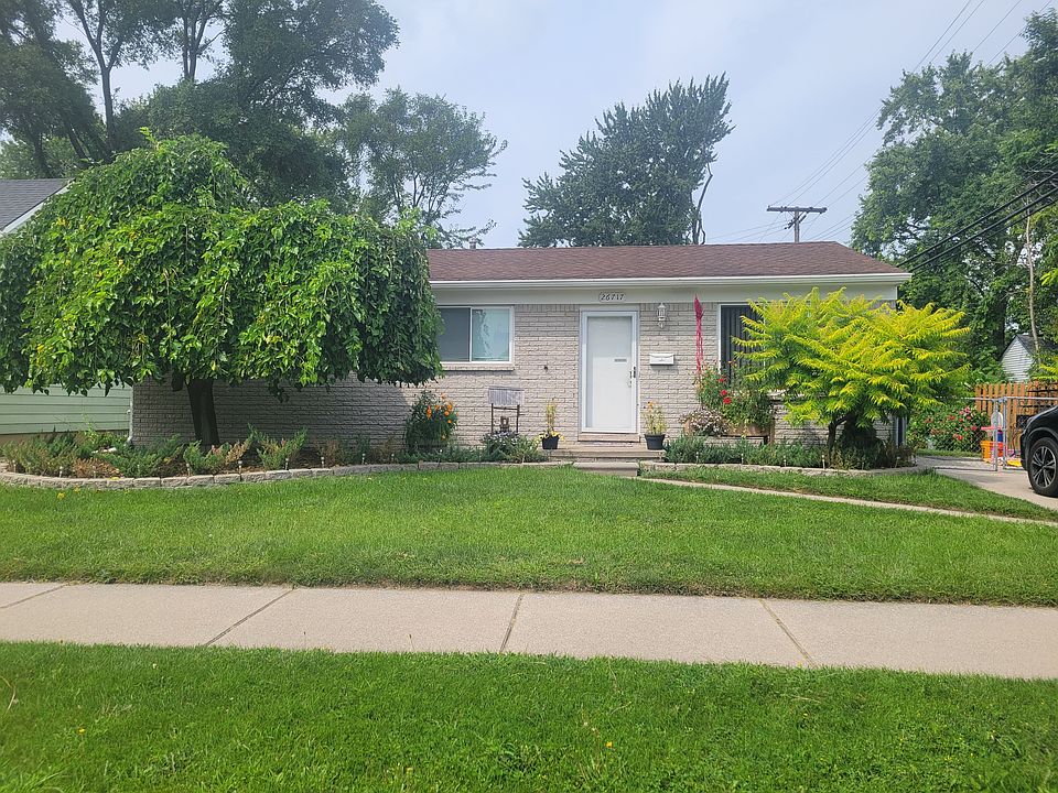 Beautifully landscaped front yard