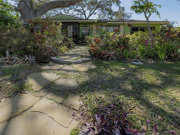 3rd image of 631 San Roy Dr S