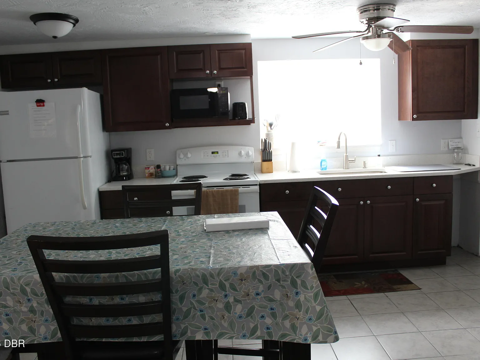 2 bed, 1.5 bath, 1364 sqft, $2,000 — Photo 3