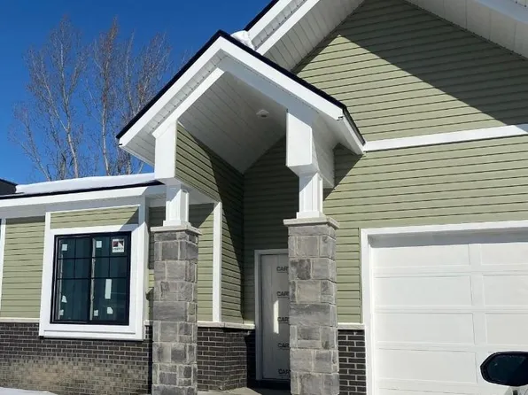 130 Davis St, Wyandotte, MI 48192