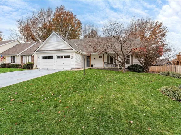 624 NE Country Ln, Lees Summit, MO 64086