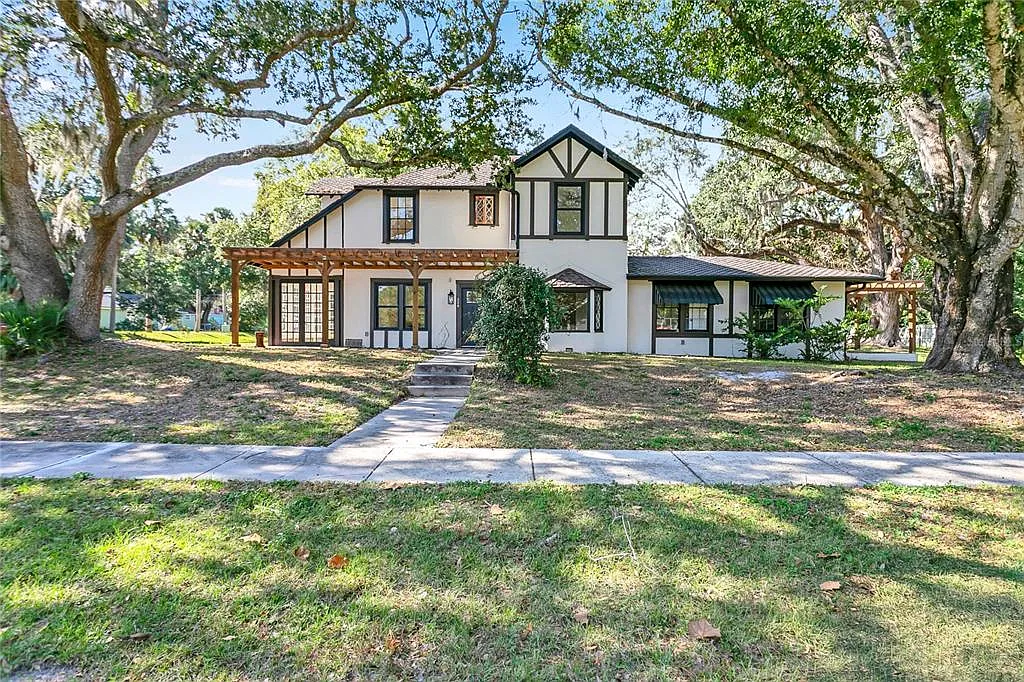 4 bed, 2.5 bath, 2035 sqft, $3,250 — Photo 1