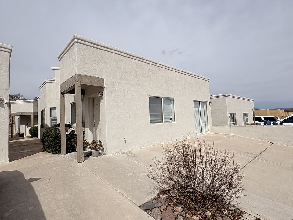 1st image of 2637 N San Lorenzo Dr #6