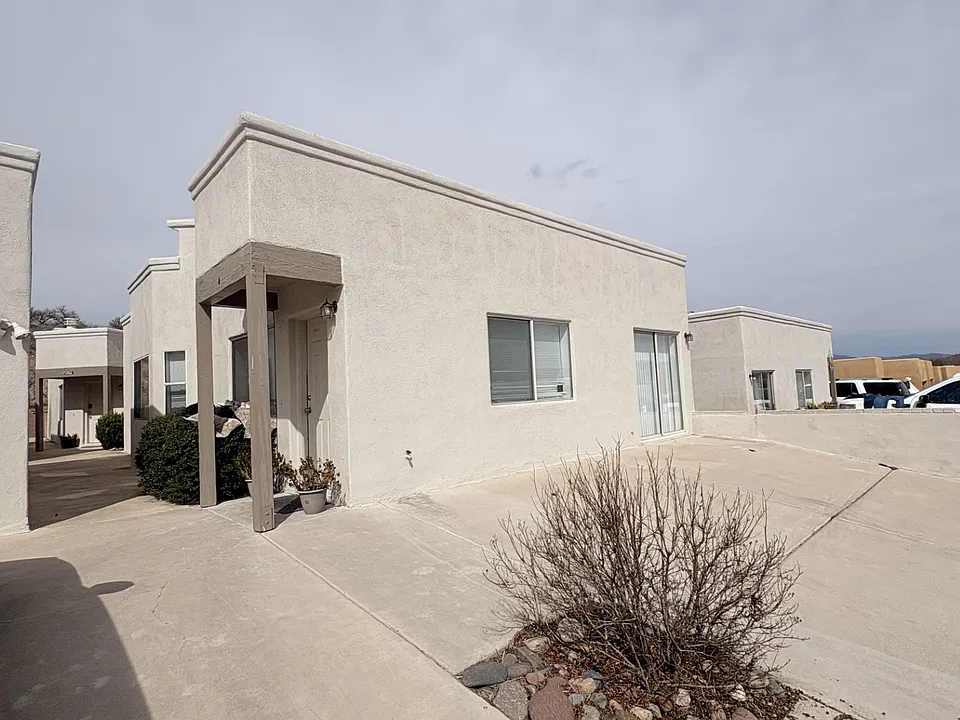 2637 N San Lorenzo Dr #6