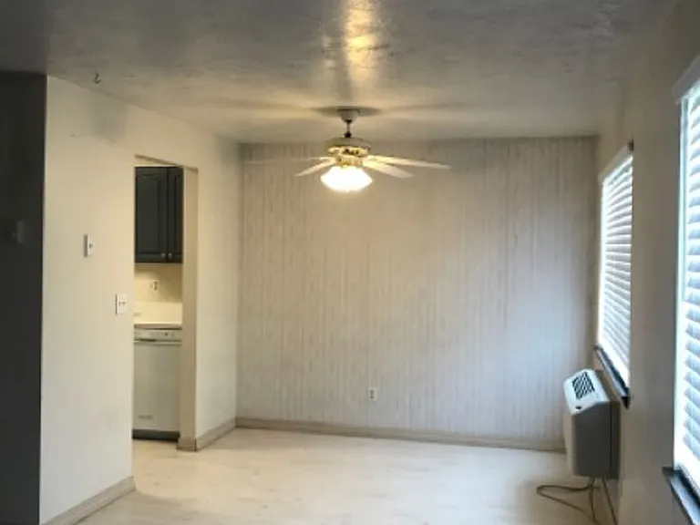 787 Meadows Dr #2 — Photo 3