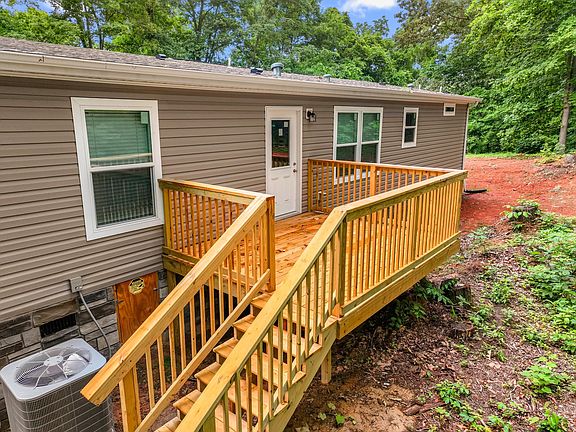 4th image of 2706 Robin Cir
