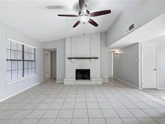 2nd image of 2800 Carnaby Ln