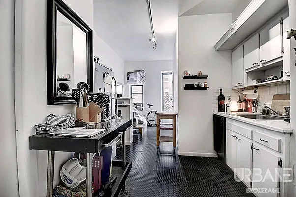 Rented by Urbane Brokerage | media 12